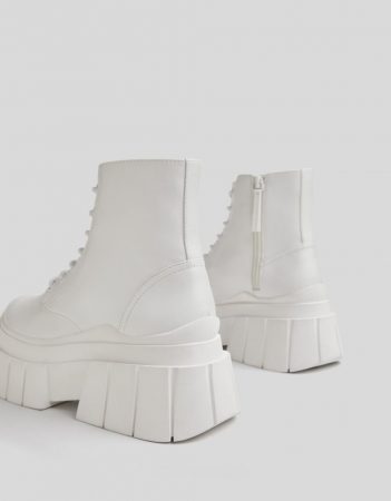 Botines acordonados plataforma rayada  