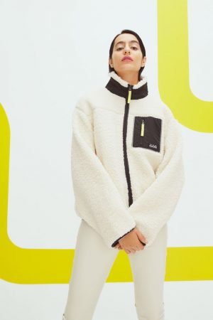 H&M: el vestido por 19,99 euros que no quitarás ni en los días más fríos 37 Merca2.es Chaqueta oversize de borreguito H&M