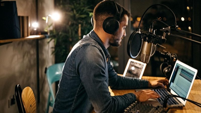 Cómo hacer un podcast: edita el audio