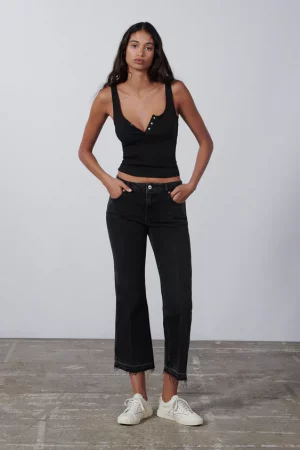 Zara: 10 vaqueros en oferta que te quitan dos tallas de encima 33 Merca2.es Jeans ZW the ness cropped flare