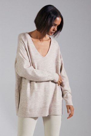 H&M: el vestido por 19,99 euros que no quitarás ni en los días más fríos 33 Merca2.es Jersey con escote de pico