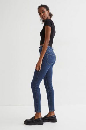 H&M: el vestido por 19,99 euros que no quitarás ni en los días más fríos 35 Merca2.es Skinny High Jeans