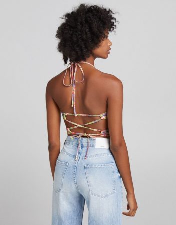 Top halter print lace up espalda Bershka
