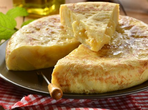 Tortilla-de-patatas-torrezno-croquetas...-que-es-lo-que-mas-engorda