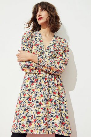 H&M: el vestido por 19,99 euros que no quitarás ni en los días más fríos 31 Merca2.es Vestido con escote de pico H&M
