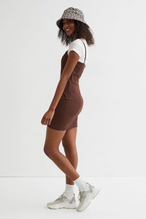 H&M: el vestido por 19,99 euros que no quitarás ni en los días más fríos 39 Merca2.es Vestido entallado