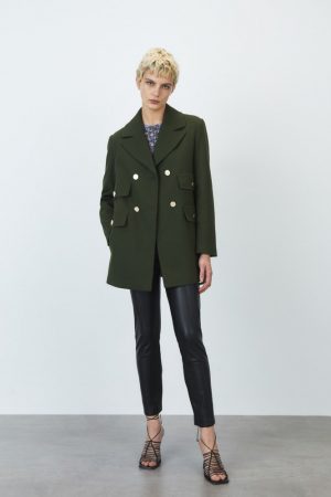 Chaquetón con botones de metal