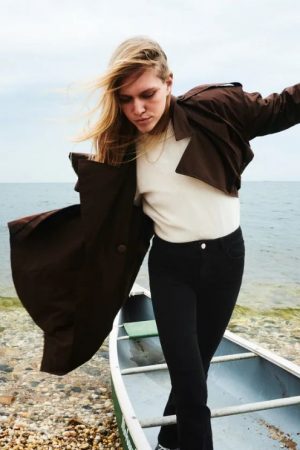 Zara: 10 vaqueros en oferta que te quitan dos tallas de encima 32 Merca2.es Jeans Z1975 high rise flare Zara