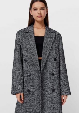 Este increíble abrigo de Stradivarius está a 39,95 euros en las rebajas 11 Merca2.es Stradivarius