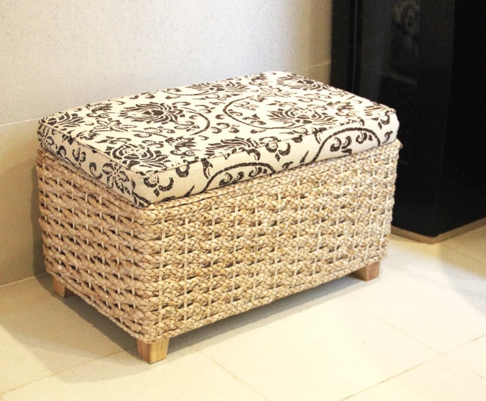 banco con cojín estampado