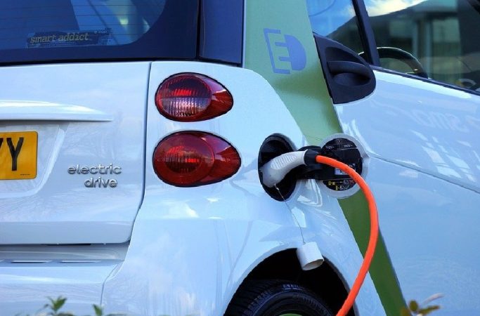 coche electrico blanco Merca2.es