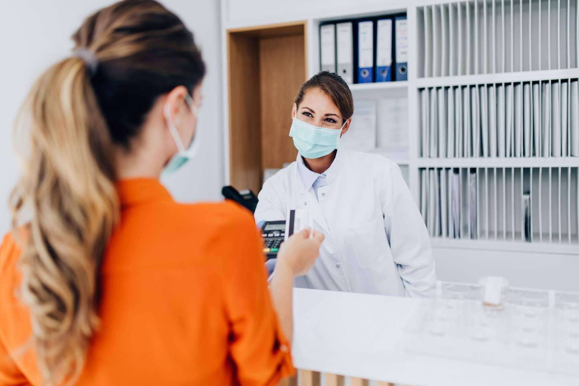 TECNOS ofrece diferentes cursos especializados en diferentes especialidades sanitarias