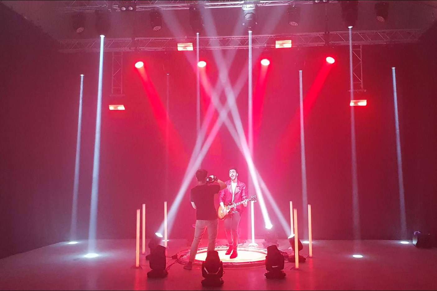 DCPRO S.L. permite el alquiler de plató y espacios para rodajes, videoclips, publicidad, cine, TV en sus instalaciones