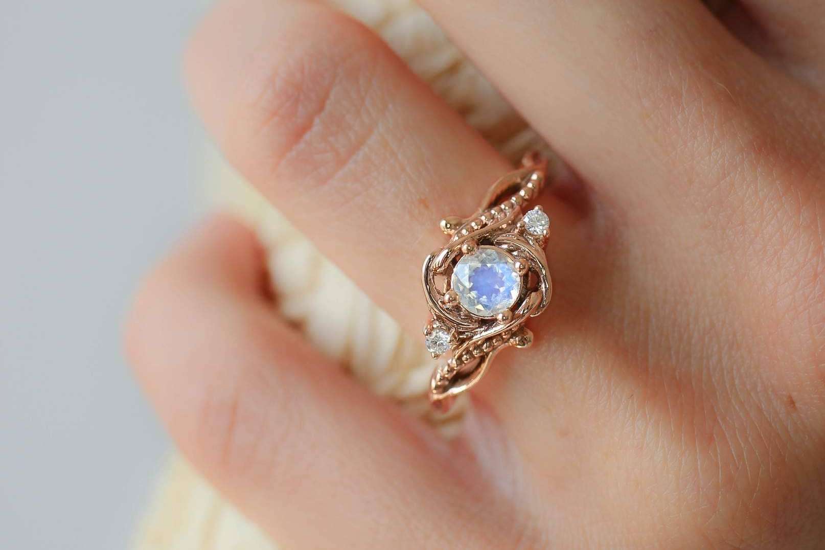 La empresa familiar Eden Garden Jewelry ayuda a encontrar la talla exacta para el anillo de compromiso