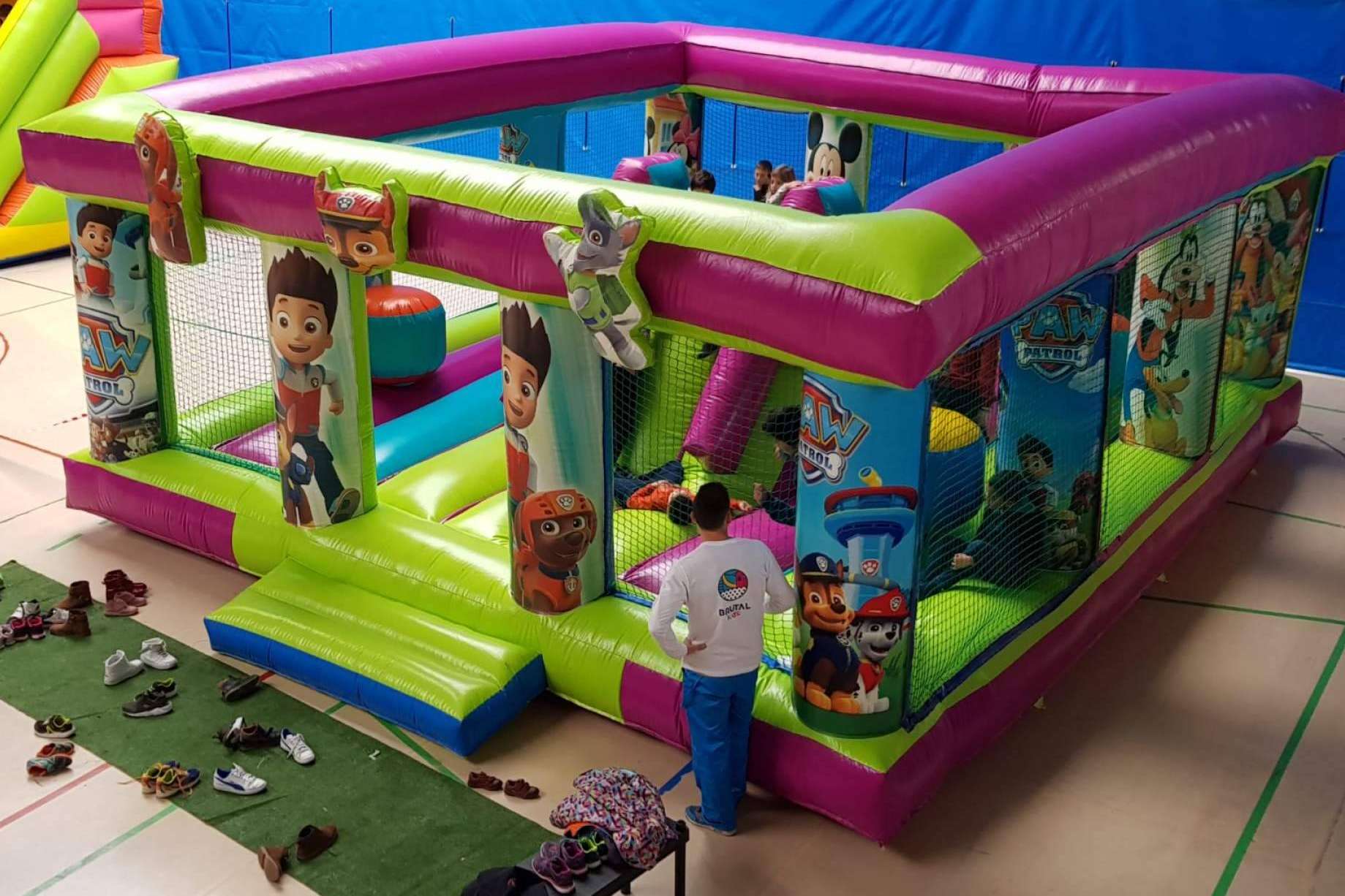 La compañía Brutal Show ofrece su servicio de castillos hinchables para toda España