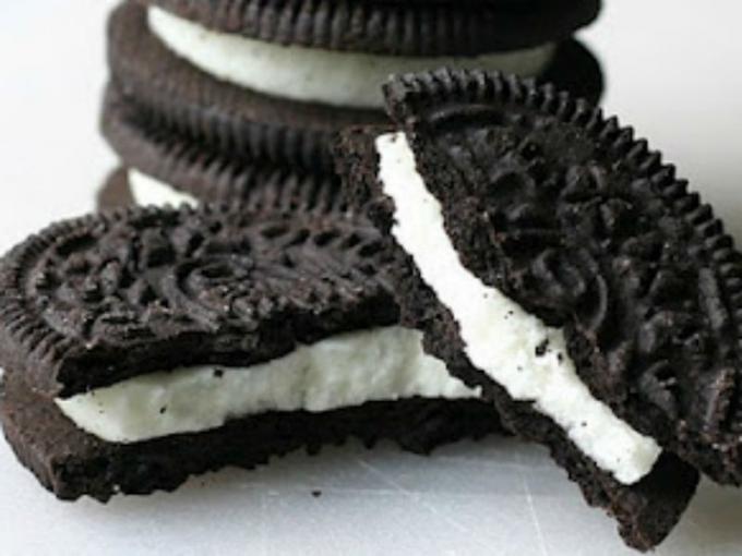 Ni crema, ni leche: ¿Qué es el relleno blanco de las Oreo?