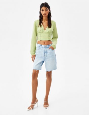 Bershka desata la locura con este vestido en dos colores por 19,99 euros 39 Merca2.es Blusa manga larga escote pico ajustada fruncida