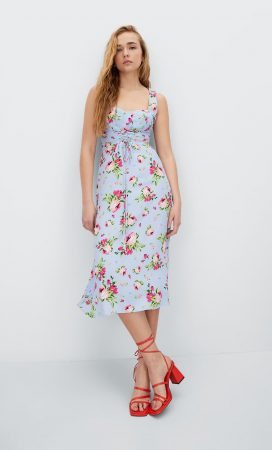 Stradivarius: el vestido de 'Los Bridgerton' que se agota en horas 17 Merca2.es Vestido largo Bridgerton corpiño