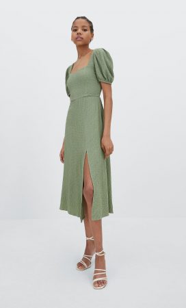 Stradivarius: el vestido de 'Los Bridgerton' que se agota en horas 19 Merca2.es Vestido midi espalda lazada Stradivarius