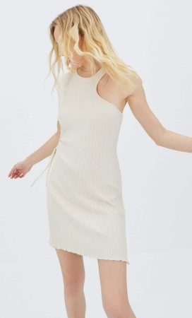 Stradivarius: el vestido de 'Los Bridgerton' que se agota en horas 26 Merca2.es Vestido rústico asimétrico Stradivarius