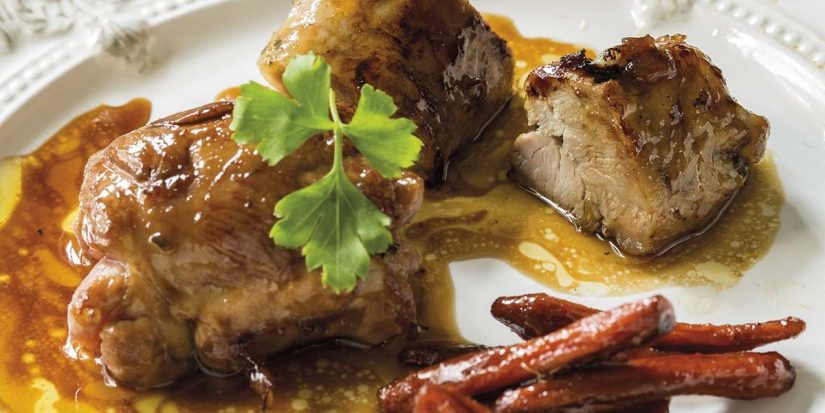 cordero asado con salsa de miel y zanahorias 1608567704 Merca2.es