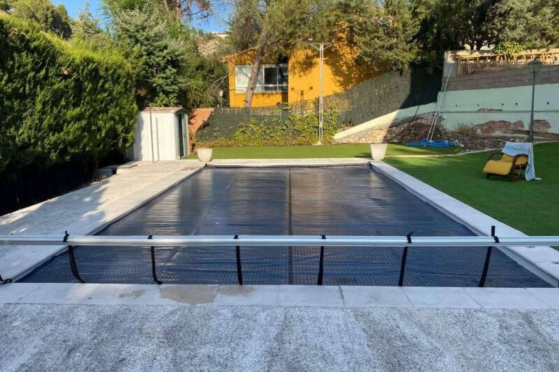 Las ventajas de contar con una manta térmica para piscina