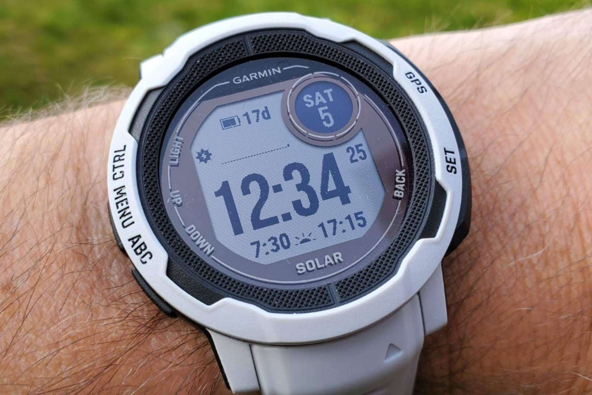 Llega al mercado el primer smartwatch con batería infinita de la firma Garmin, el Garmin Instinct 2 Solar