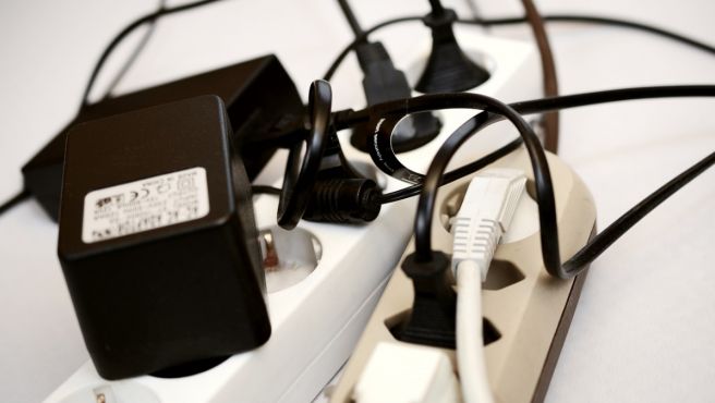 Este es el motivo por el que debes apagar tus regletas