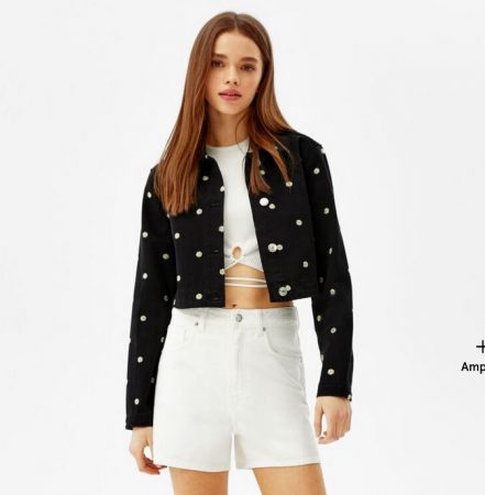 Los nuevos vaqueros de Bershka que te quitan dos tallas de golpe 75 Merca2.es screenshot www.bershka.com 2022.03.09 18 45 15 Merca2.es