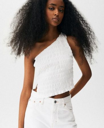 El vestido de Pull&Bear que le gustaría vender a las marcas de lujo 9 Merca2.es screenshot www.pullandbear.com 2022.03.27 12 35 08 Merca2.es