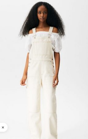 El vestido de Pull&Bear que le gustaría vender a las marcas de lujo 13 Merca2.es screenshot www.pullandbear.com 2022.03.27 12 39 09 Merca2.es