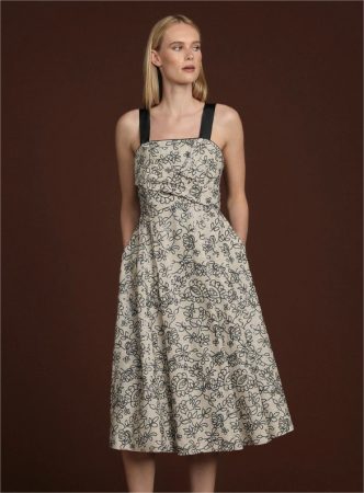 vestido mid evase bordado