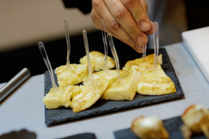 EuropaPress 1288758 tapa tapas pincho pinchos comida comer plato platos picar tortilla patata Merca2.es