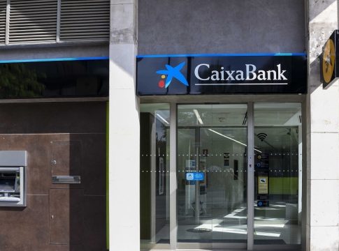 CaixaBank concluye la unificación de la marca en la red de oficinas caixabank