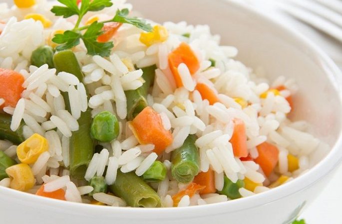 Arroz a la primavera: la receta de temporada más exquisita 36 Merca2.es Receta de arroz primavera 1 Merca2.es