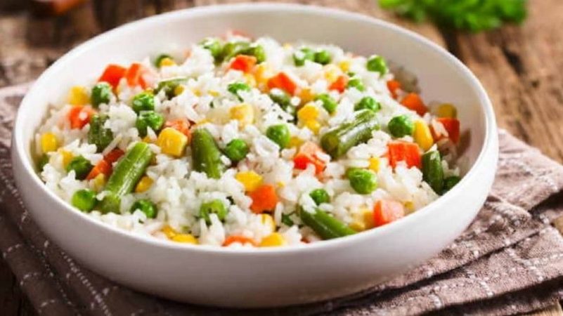 Arroz a la primavera: la receta de temporada más exquisita 37 Merca2.es Receta de arroz primavera Merca2.es