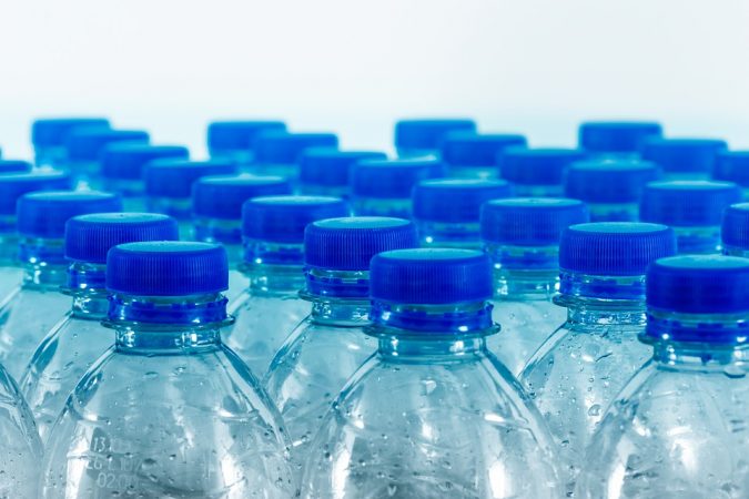 ¿Sabías que hay marcas de botellas de agua de más calidad que otras? Según la OCU estas son las mejores 90 Merca2.es botella de agua plástico