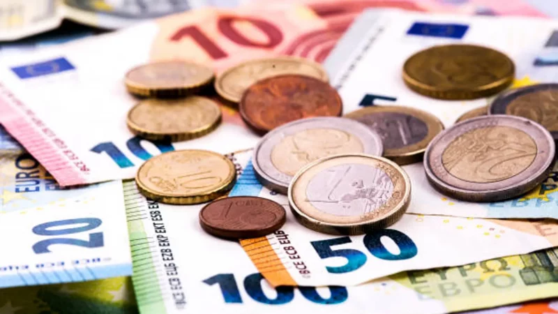 Estos son los signos del zodiaco que ganan más dinero 21 Merca2.es Banco Santander y Abanca