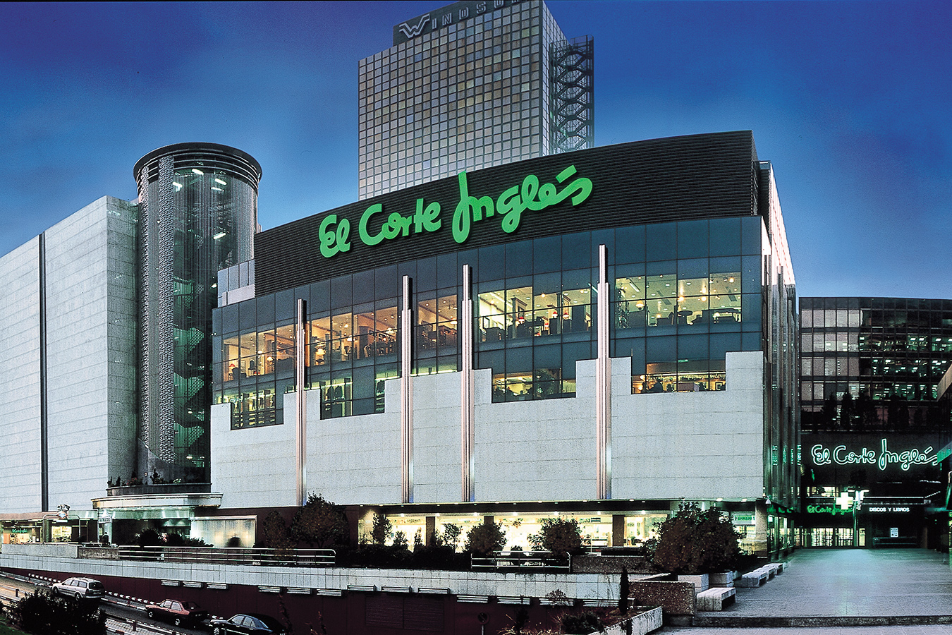 El Corte Inglés: el vaquero de Easy Wear por 13,99 euros que te hará lucir tipazo y está en tres colores El Corte Inglés: el vaquero de Easy Wear por 13,99 euros que te hará lucir tipazo y está en tres colores