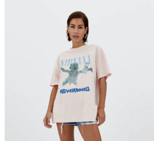 Stradivarius: esta es la camiseta preferida por todas para primavera 18 Merca2.es camiseta stradivarius