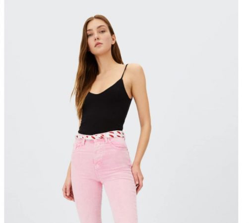 Stradivarius: esta es la camiseta preferida por todas para primavera 20 Merca2.es camiseta stradivarius
