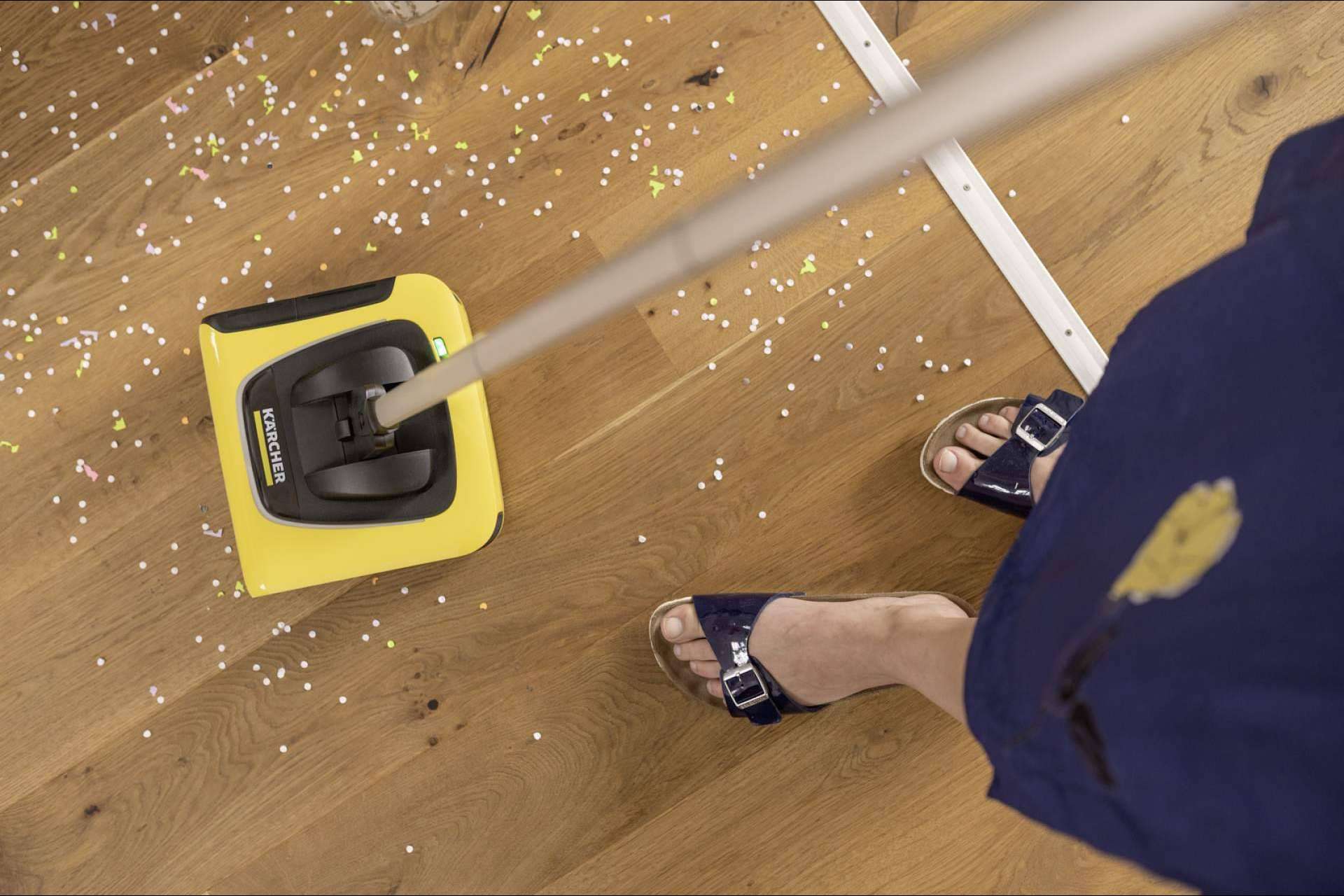 Escoba eléctrica KB 5 de Kärcher, más rápida que una aspiradora