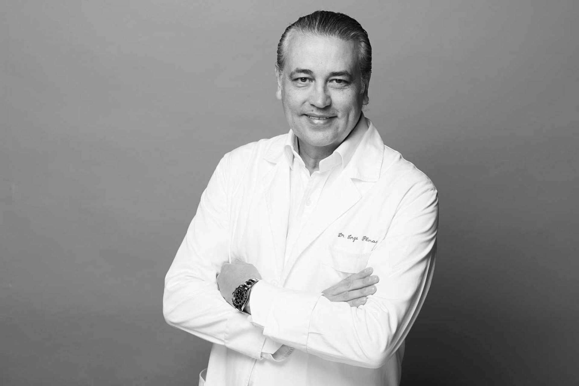 Dr. Jorge Planas es uno de los mejores cirujanos plásticos, según Forbes