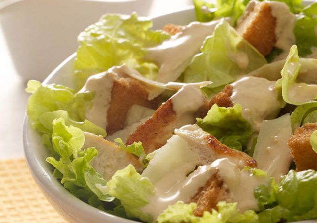 Ensalada césar: la receta de Jordi Cruz que te va a apetecer todos los días 2 Merca2.es ensalada césar