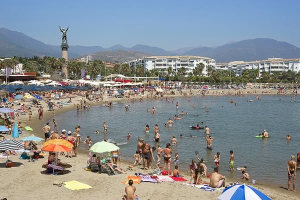Quehoteles anticipa un verano récord en ventas