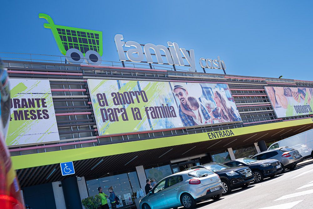 El supermercado Family Cash abre en Quadernillos con precios imbatibles