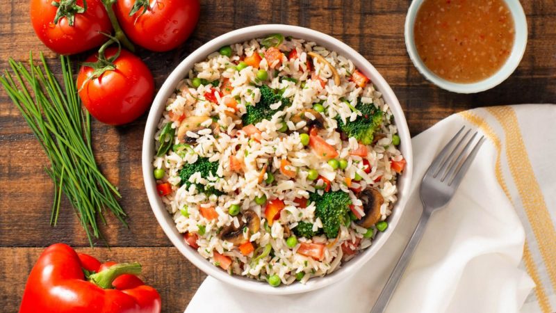 Mediterranean Layered Rice Salad Merca2.es