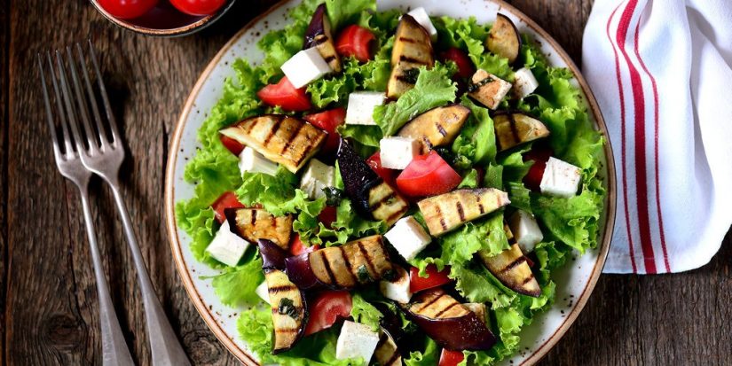 ensalada de berenjenas tomates feta 1 Merca2.es