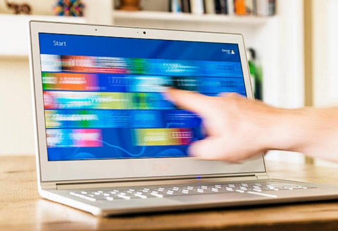 a pantalla parpadea frecuentemente