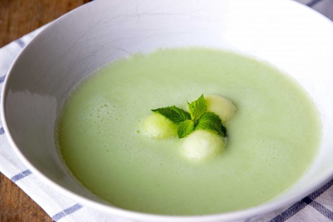 presentacion final de la sopa fria de melon y menta Merca2.es
